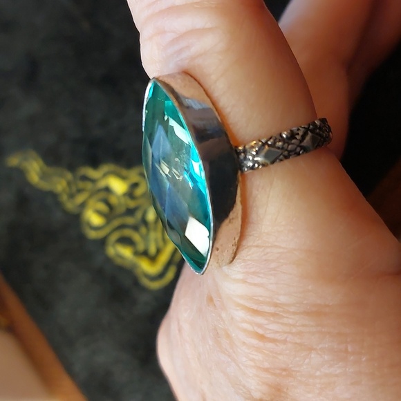 Green Cut Glass Or Dyed Quartz Marquise Sterling Silver 925 Ring Size 7.5 - Picture 5 of 6